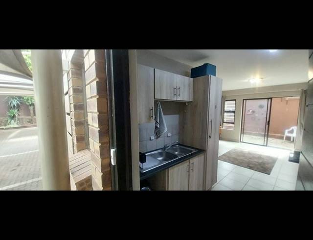 2 BEDROOM TOWNHOUSE FOR SALE IN PRIMROSE HILL